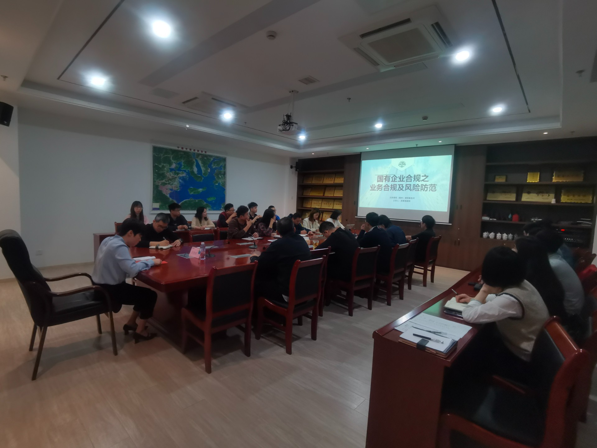 合規(guī)講堂第一課——市交投物流集團開展國企業(yè)務(wù)合規(guī)及風險防范培訓(xùn)，劉招蕊拍攝.jpg