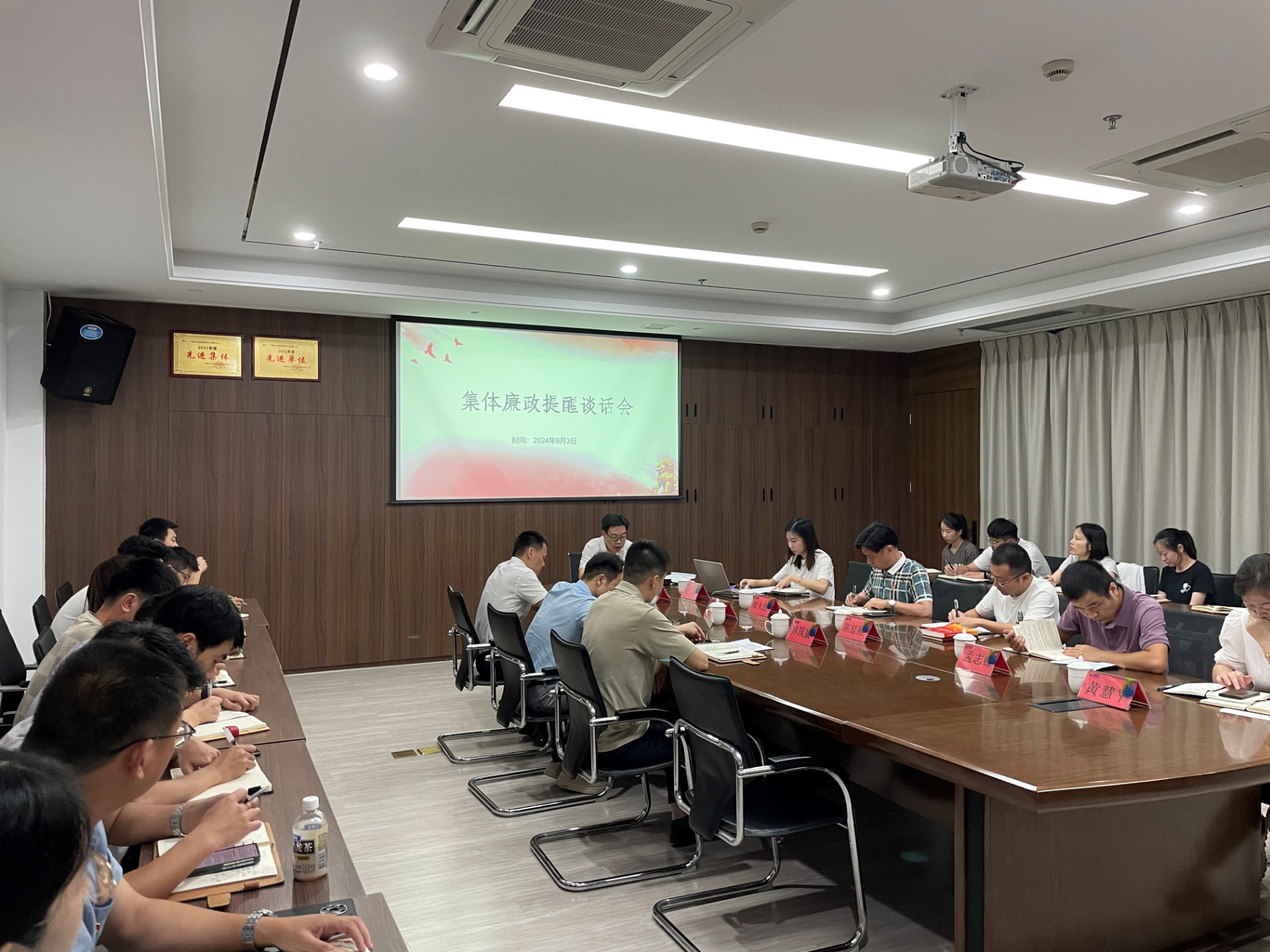 市交投集團領(lǐng)導(dǎo)深入市交投物流集團市交投勘察設(shè)計公司開展聯(lián)系點工作，葉嵐清拍攝2.jpg