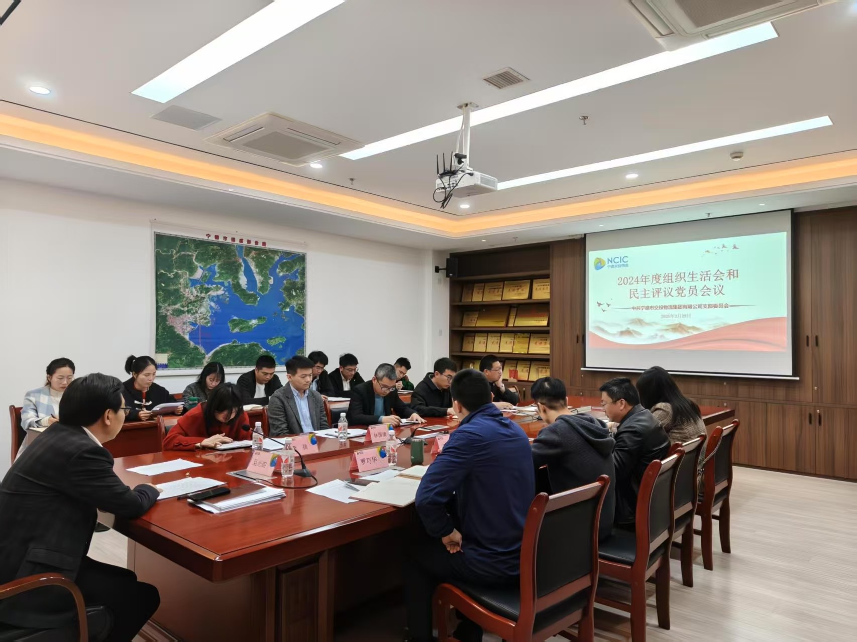 市交投物流集團(tuán)黨支部召開2024年度組織生活會(huì)和民主評議黨員會(huì)議1.jpg
